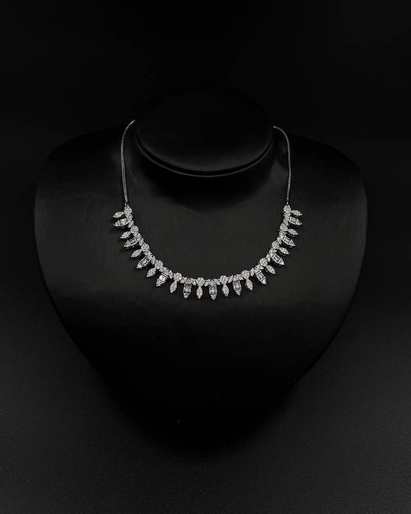 Accessory set with scattered leaf-shaped stones