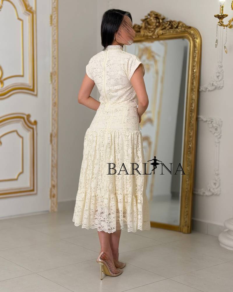 Soft lace set with delicate layers