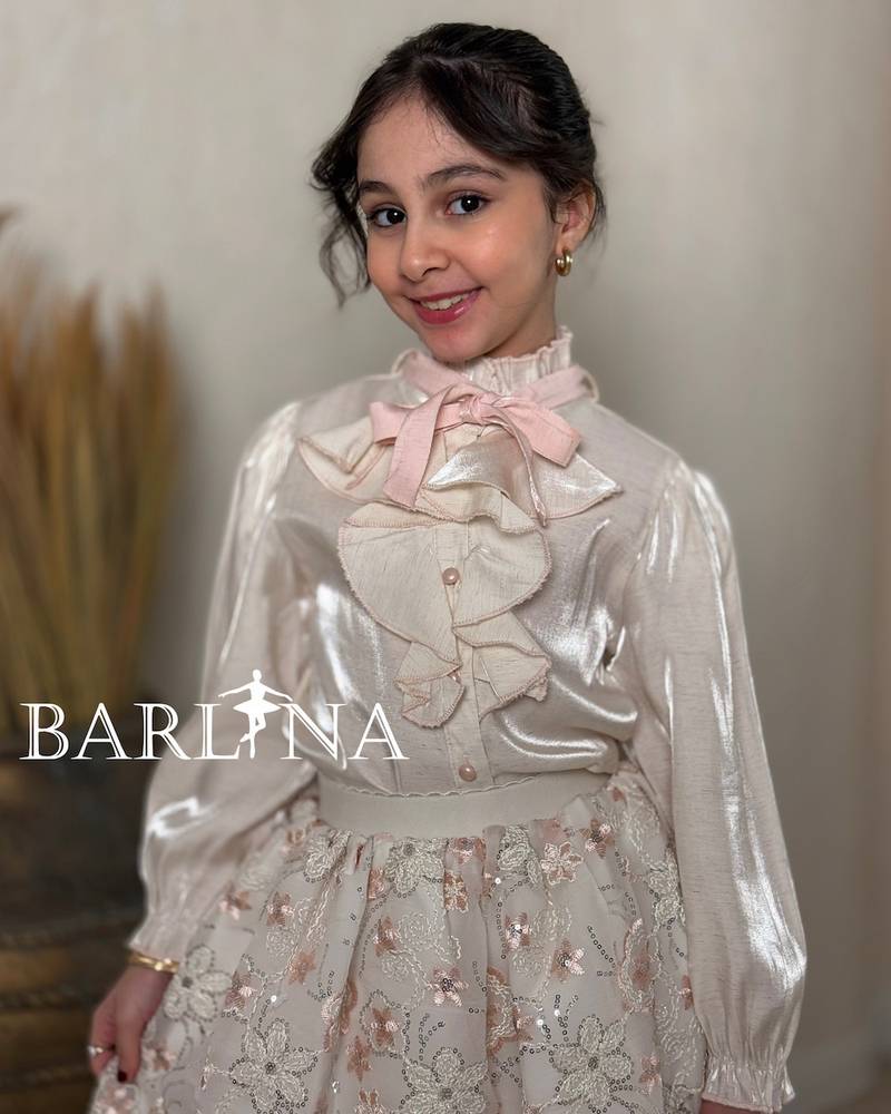 Girls' outfit with embroidered skirt and embellished collar