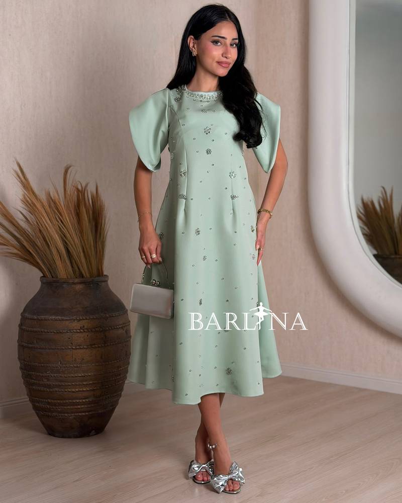 Elegant dress with a wide cut and short sleeves