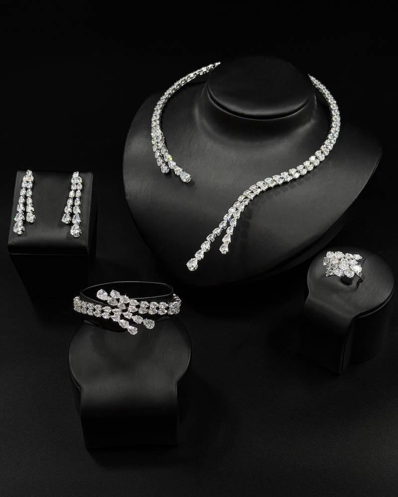 Stylish accessory set with an open front design