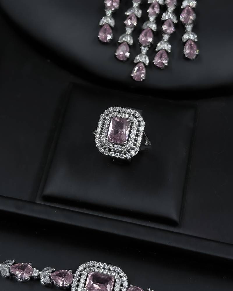 Stylish mixed accessory set with dangling details