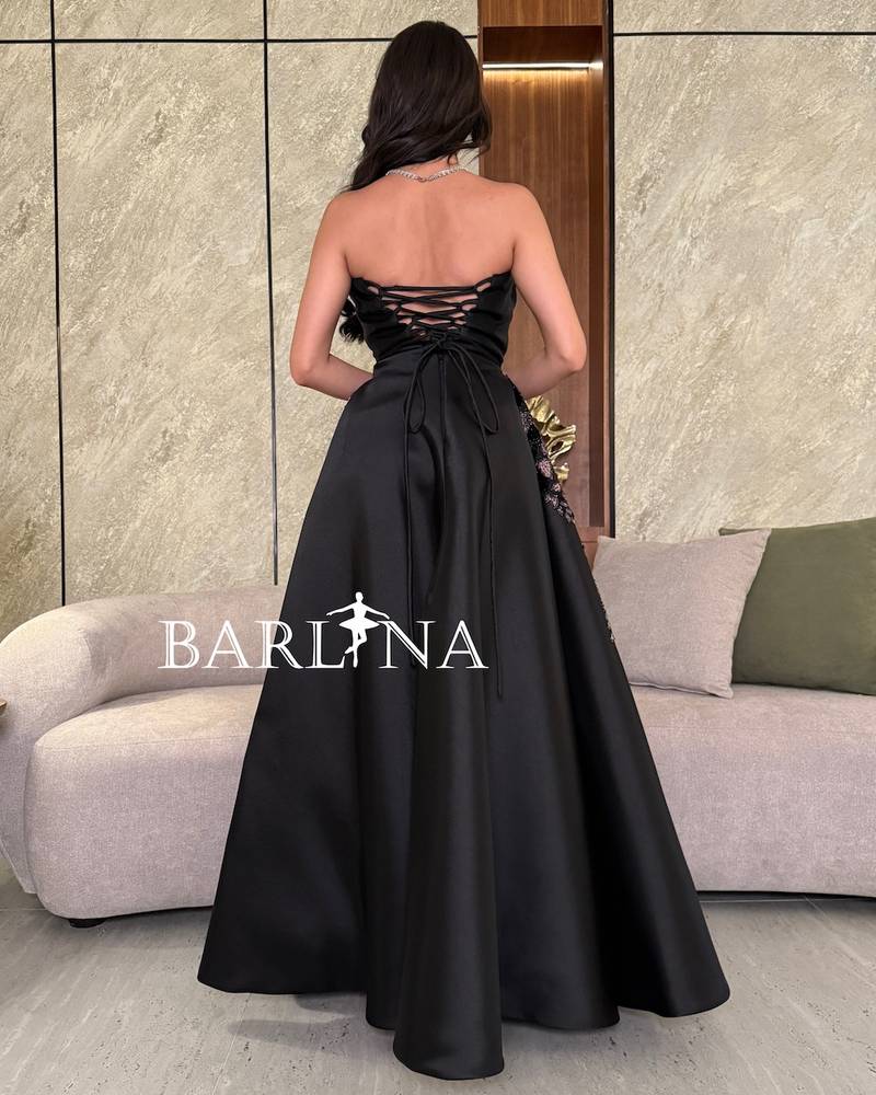 Elegant black evening dress with pleats at the chest
