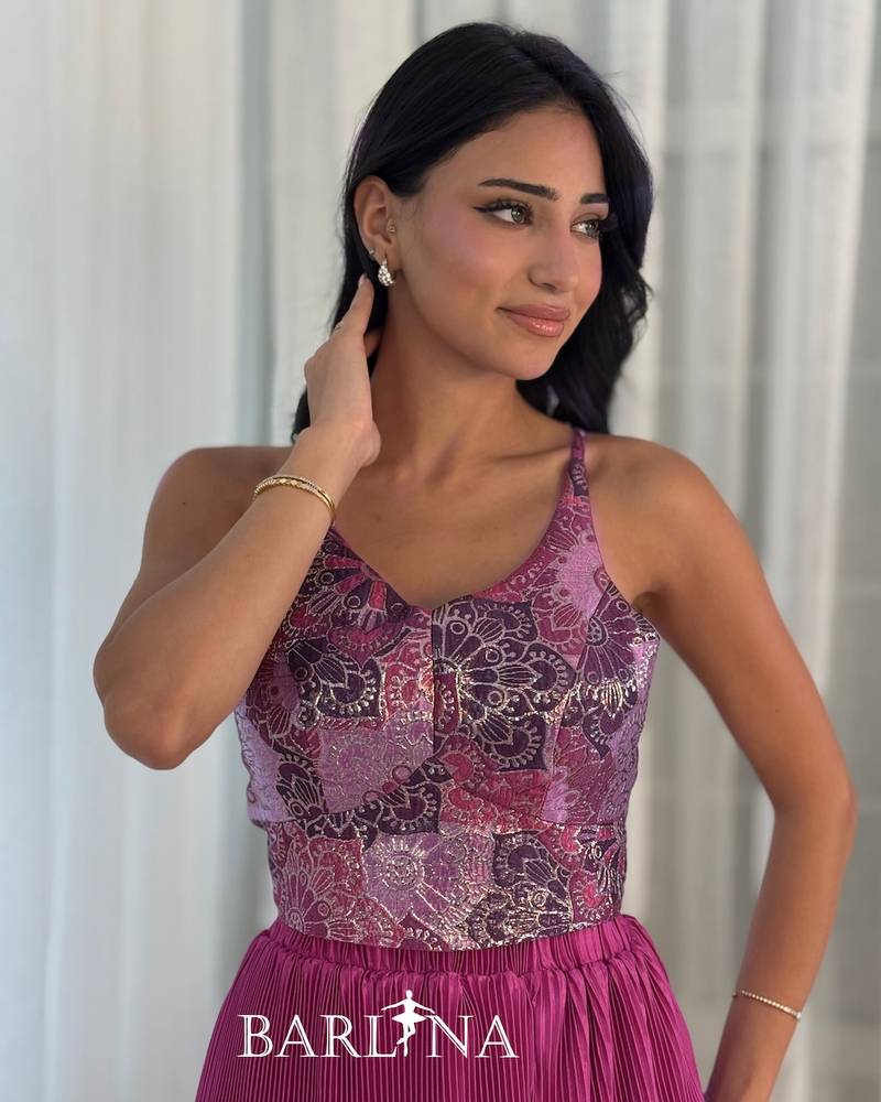 Fuchsia set with thin straps and embroidered bra
