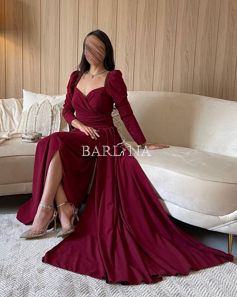 فستان عنابي درابيه بذيل جانبي