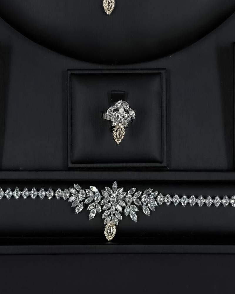 Accessory set embellished with golden stones