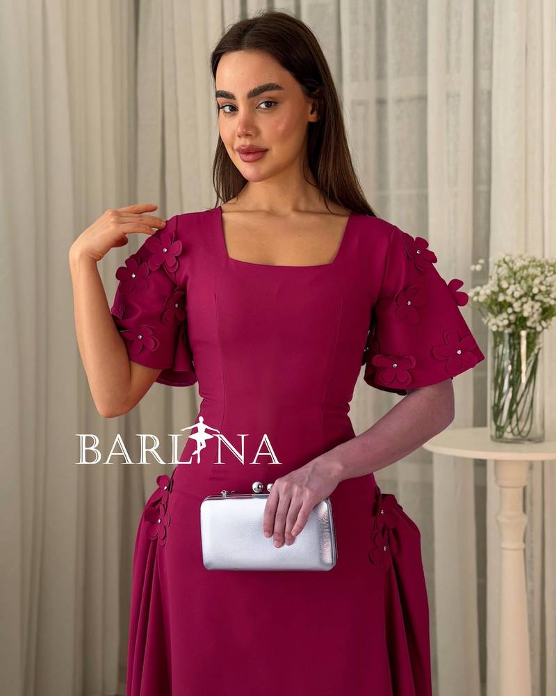 Fuchsia fitted dress adorned with roses
