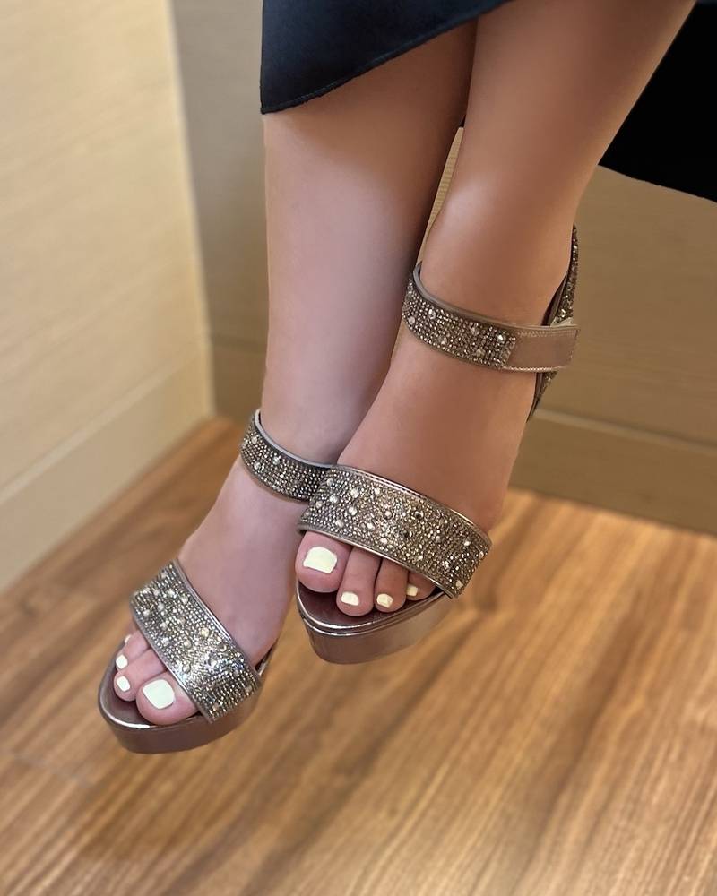 Women's wide heel decorated with studded straps