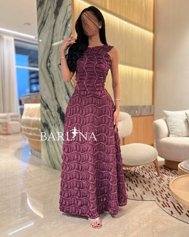 Long raspberry dress with a wavy design