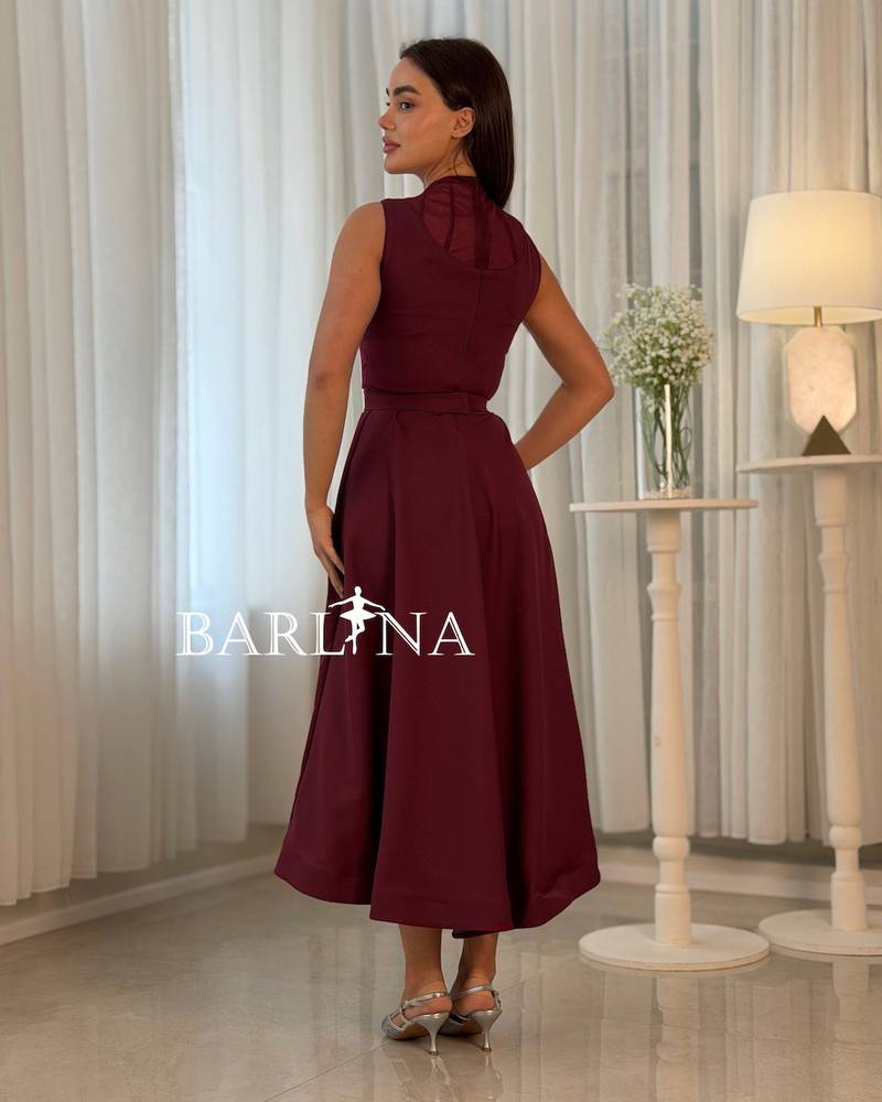 Elegant burgundy midi dress with a studded belt
