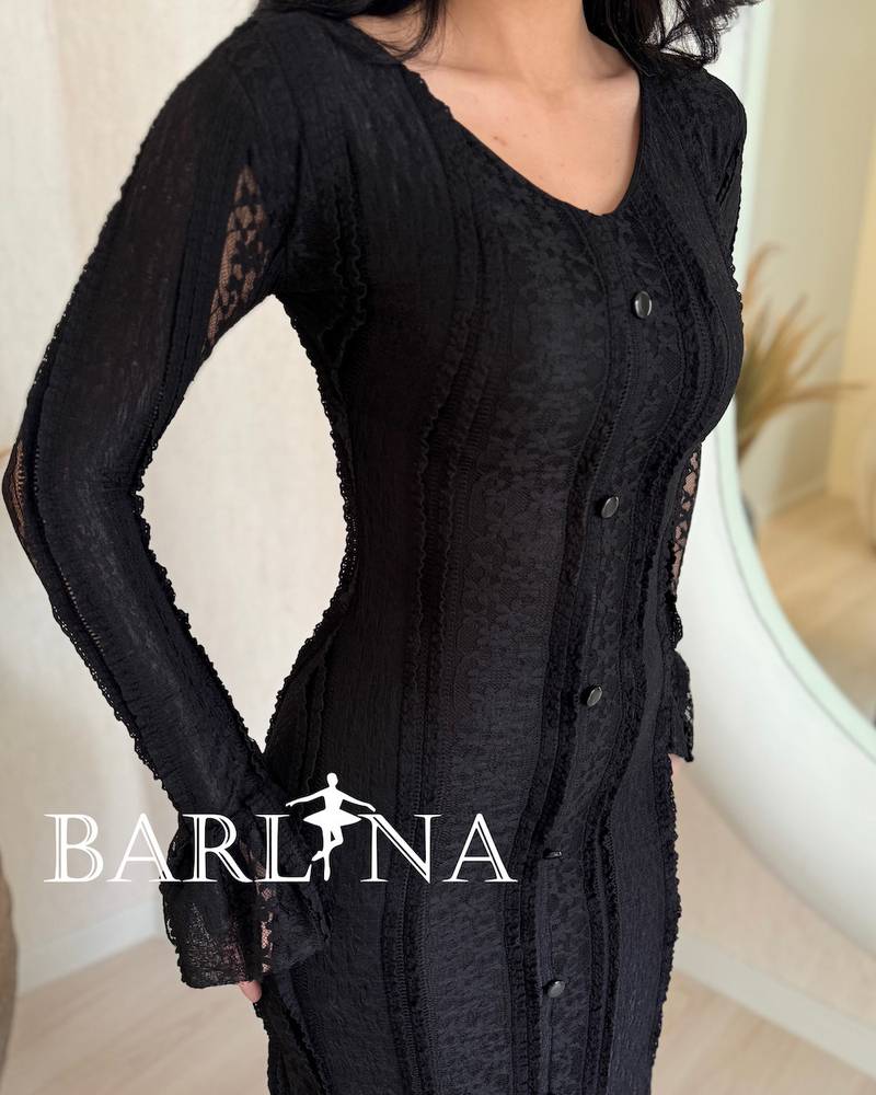 Long-sleeved lace dress