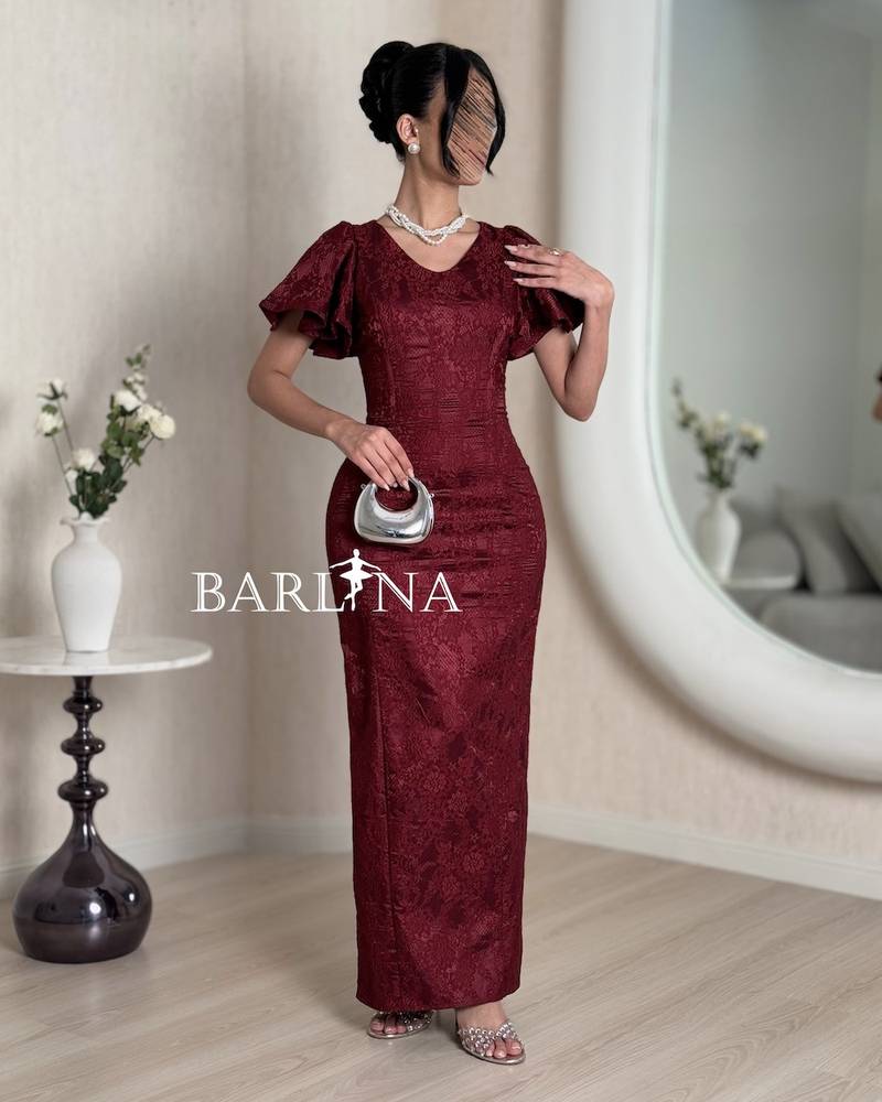 Elegant straight-cut lace dress