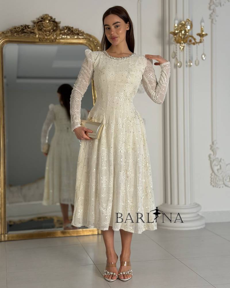 Elegant off-white dress with embroidery at the neckline
