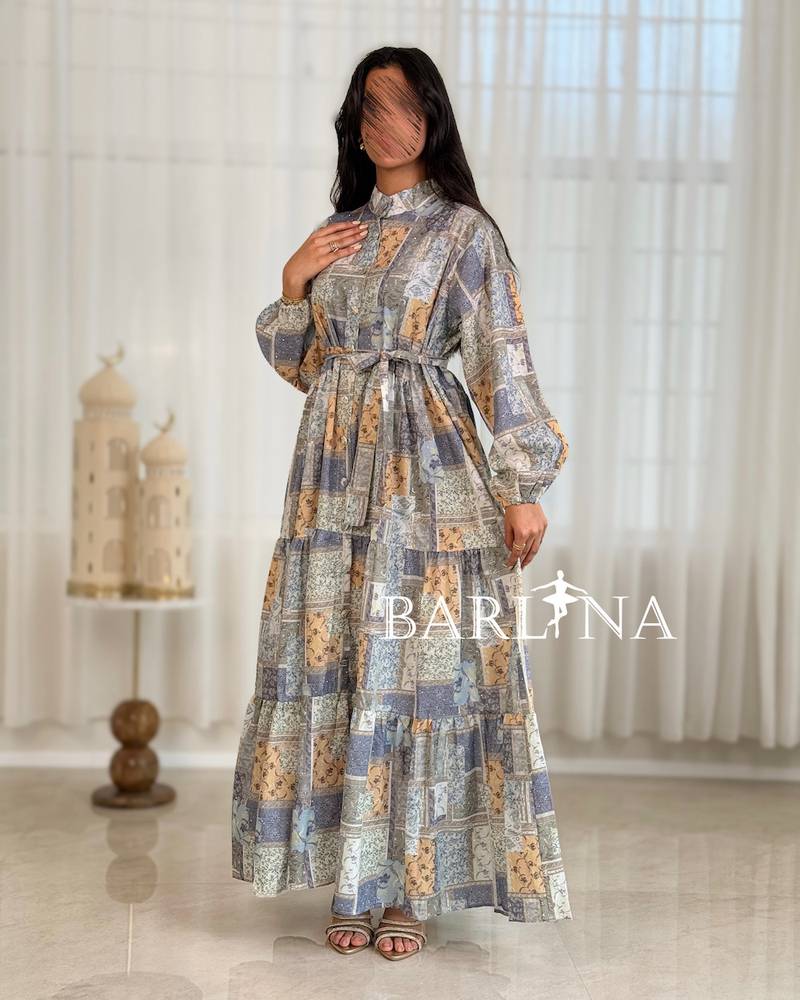 A soft dress with a defined waist and elegant tie