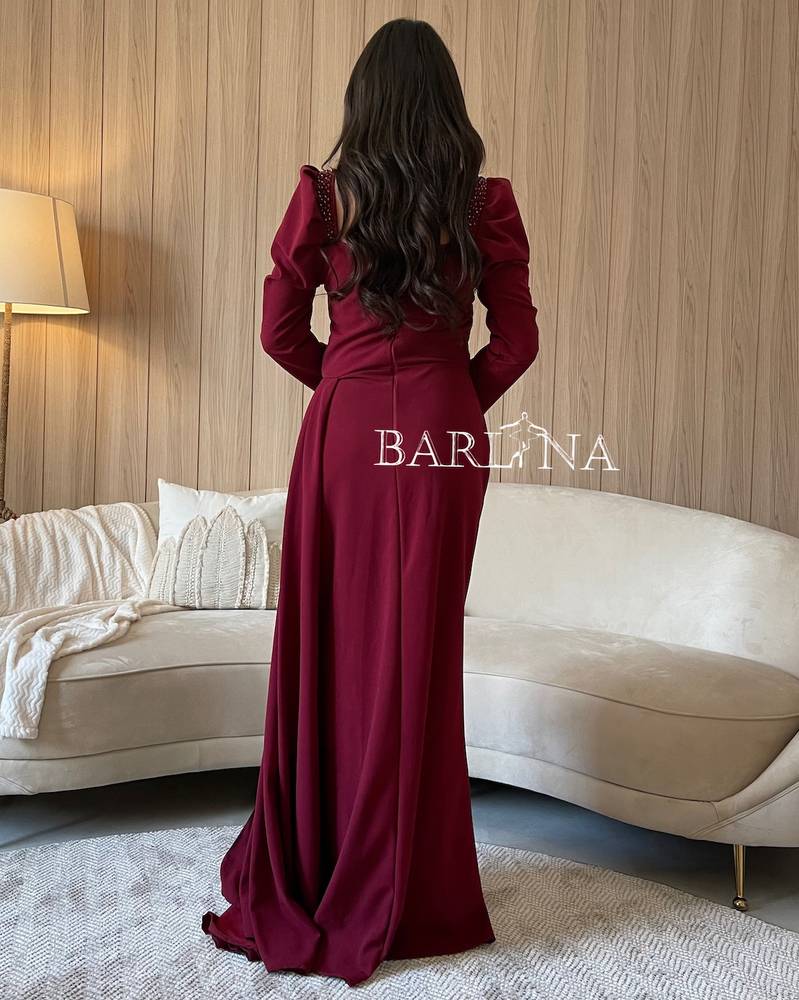 فستان عنابي درابيه بذيل جانبي