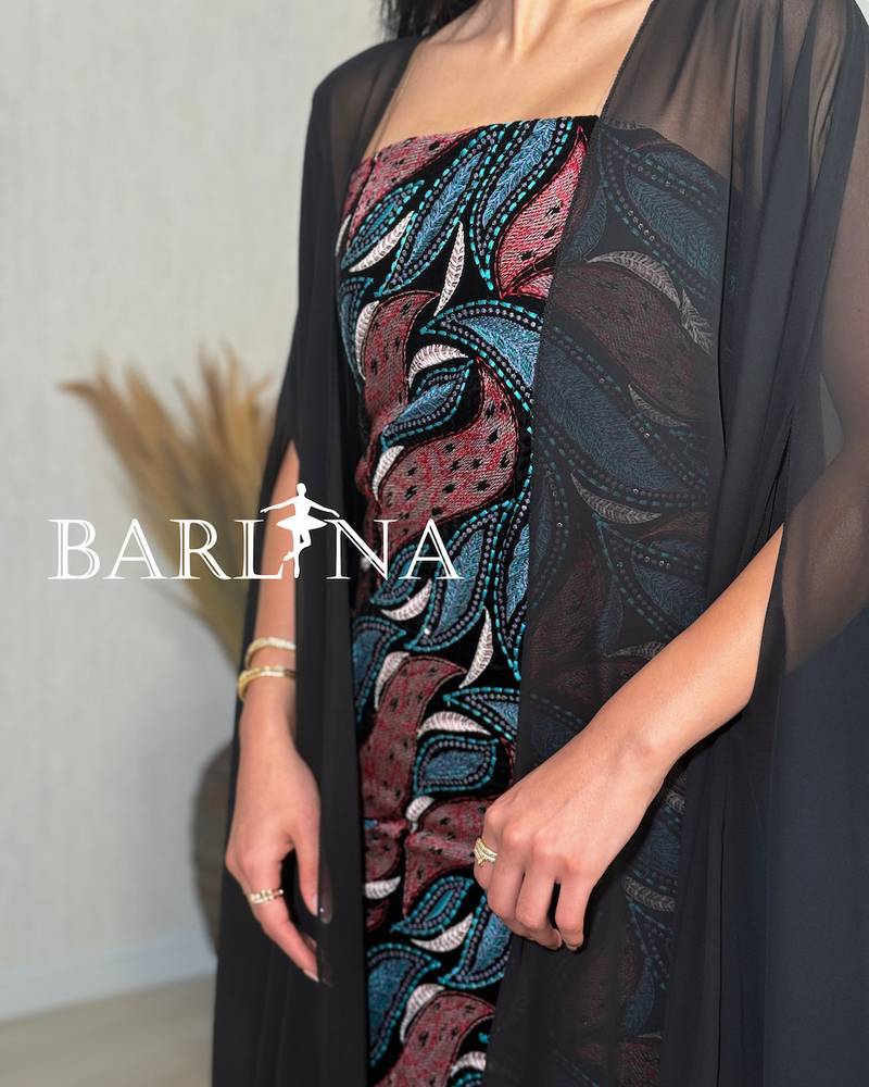 Luxurious black jalabiya with an artistic wavy pattern
