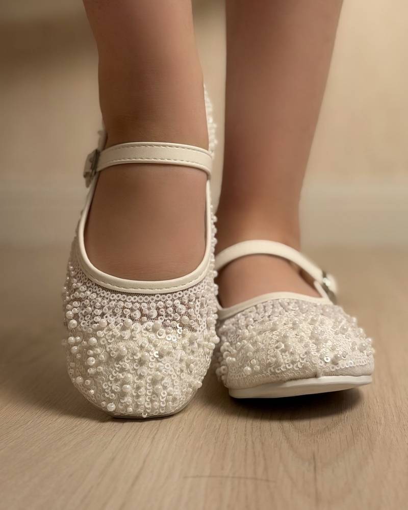 Stylish girls' shoes adorned with sparkling sequins