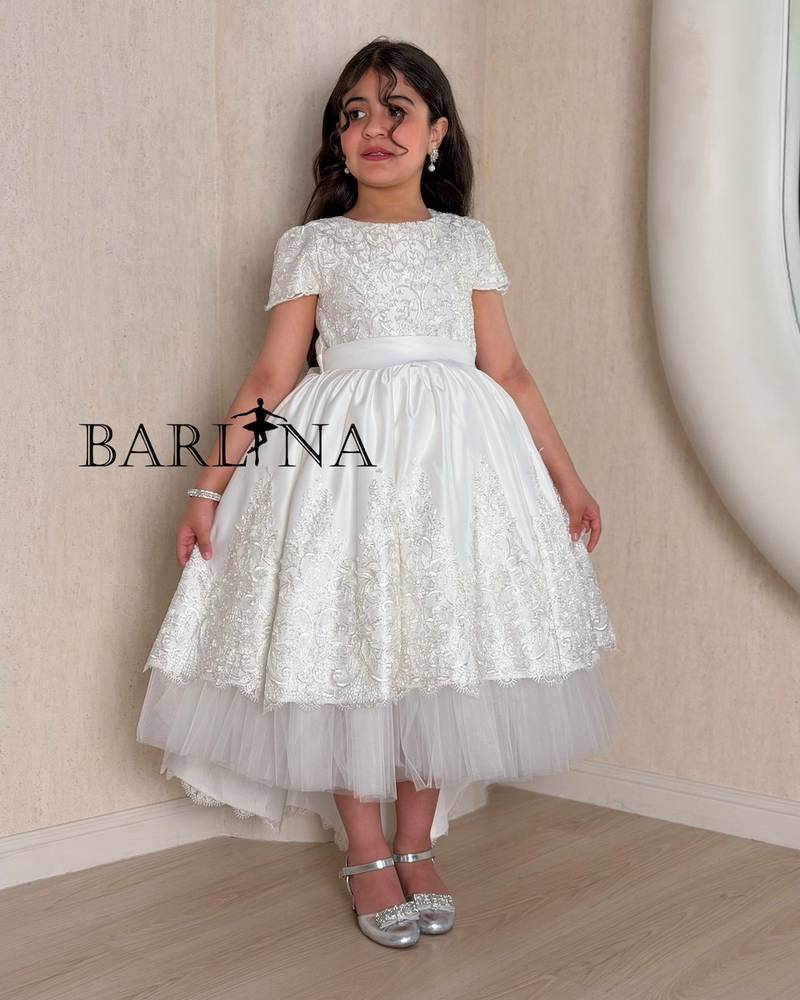 Girls' white evening dress with luxurious lace