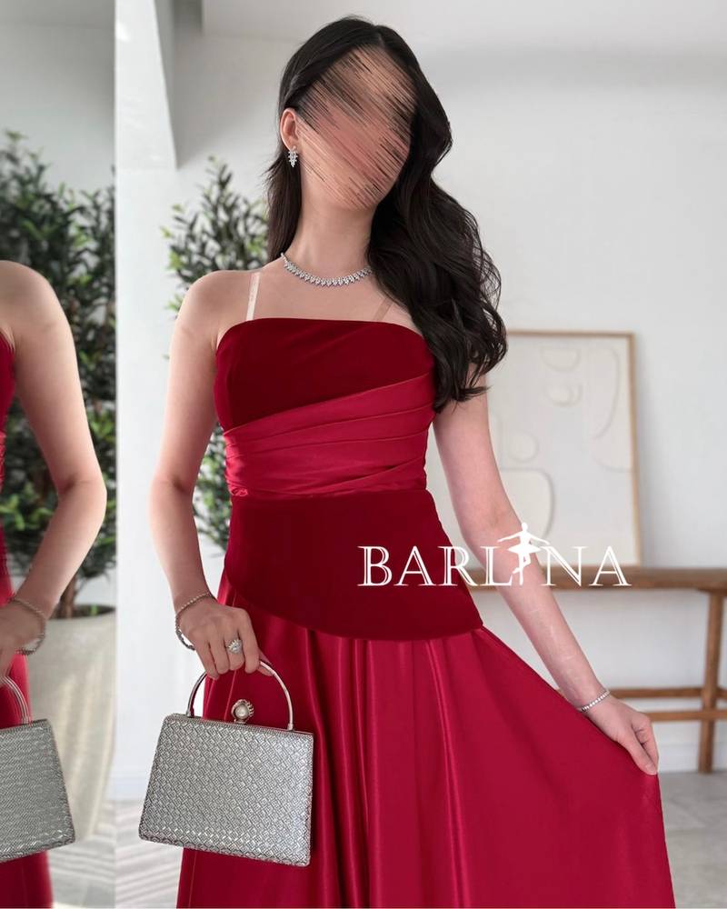 Sleeveless red dress adorned with velvet fabric