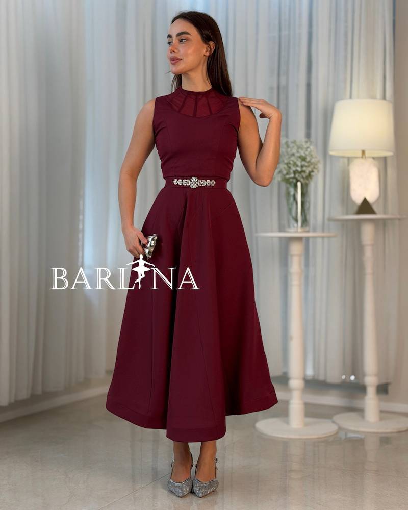 Elegant burgundy midi dress with a studded belt