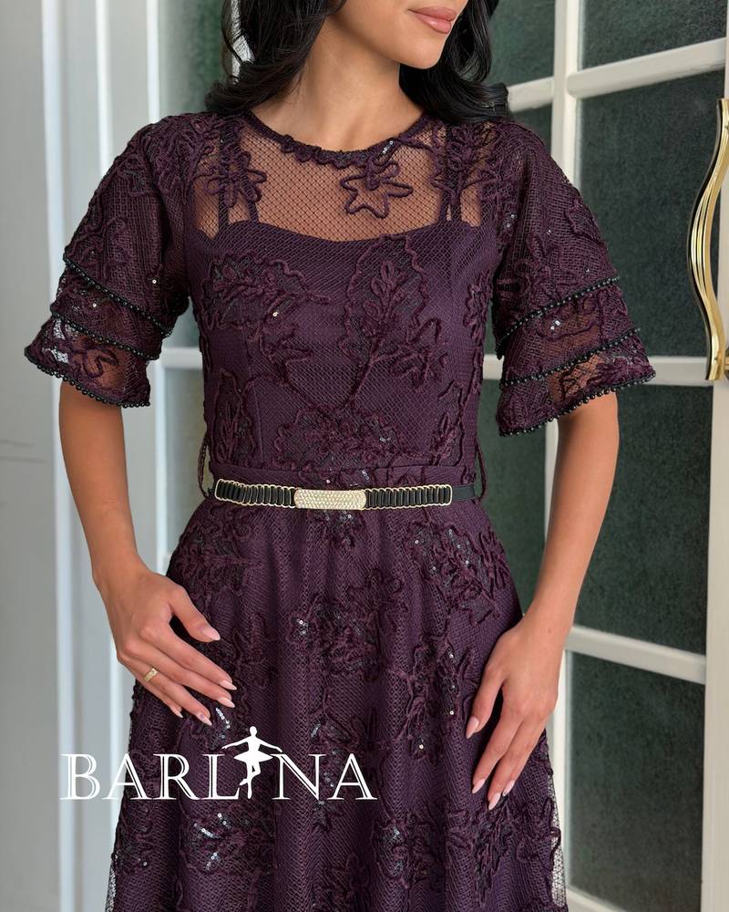 Wide midi dress with a waist belt