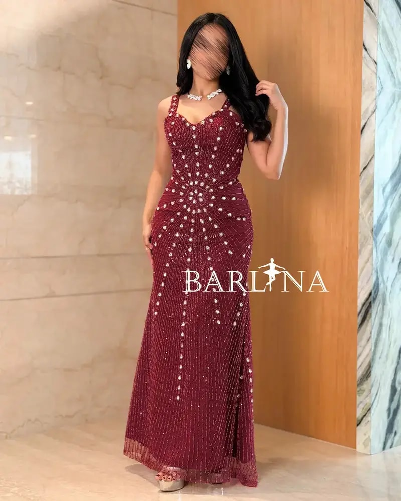 Burgundy skinny evening dress with shimmering embroidery