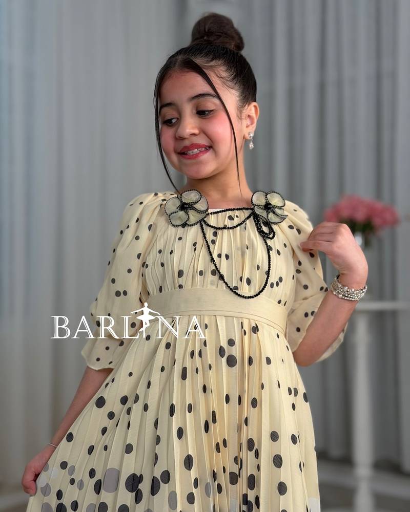Girls' pink dress with elegant polka dot details