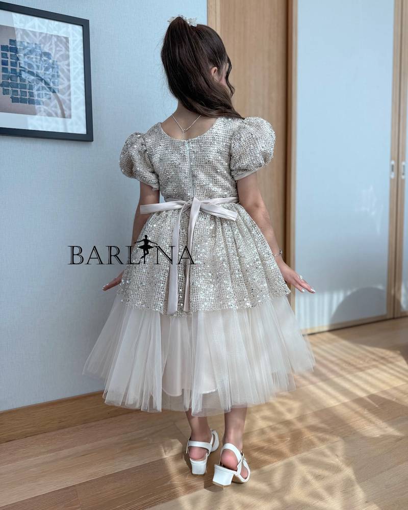 Girly beige dress made of mesh fabric