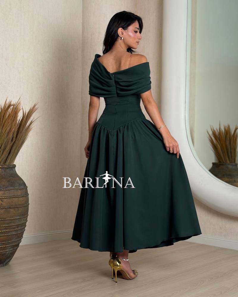 Off-shoulder long dress with a classic design