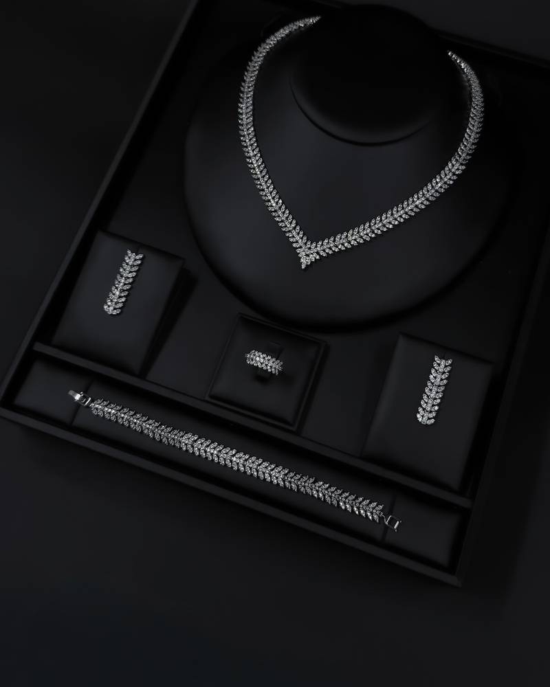 Luxury accessory set with a studded leaf design
