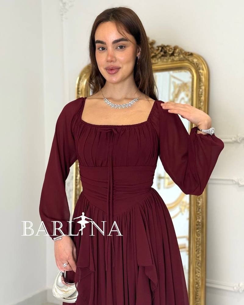 فستان جورجيت عنابي بكشكش ناعم