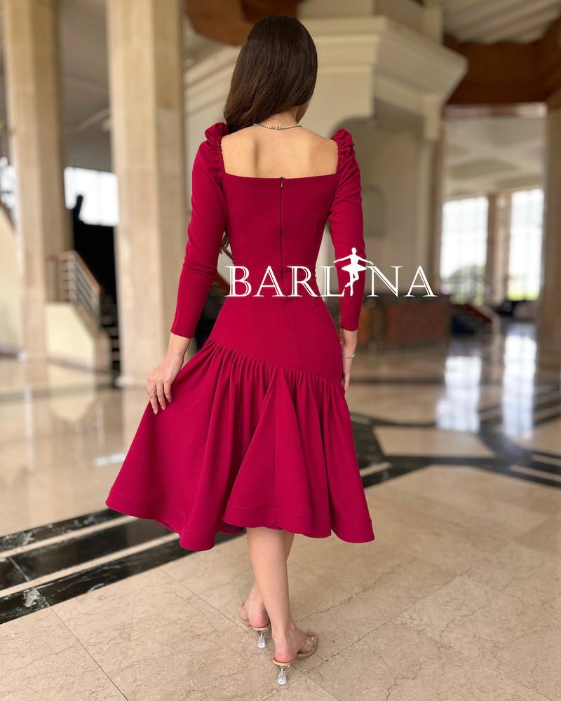 Elegant fuchsia dress with soft pleats at the bottom