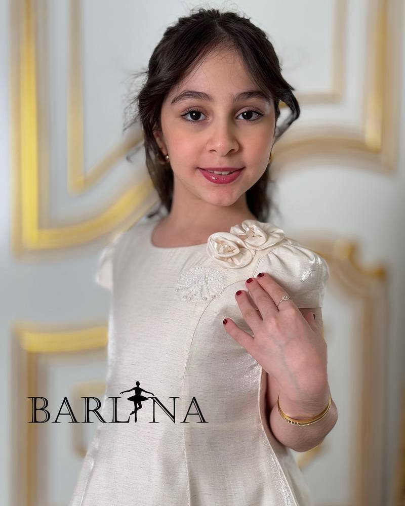 Soft girl's dress decorated with back buttons