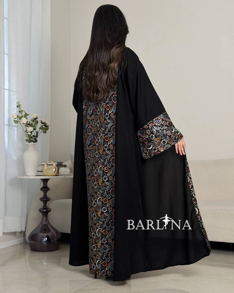 Elegant black abaya with a wide cut