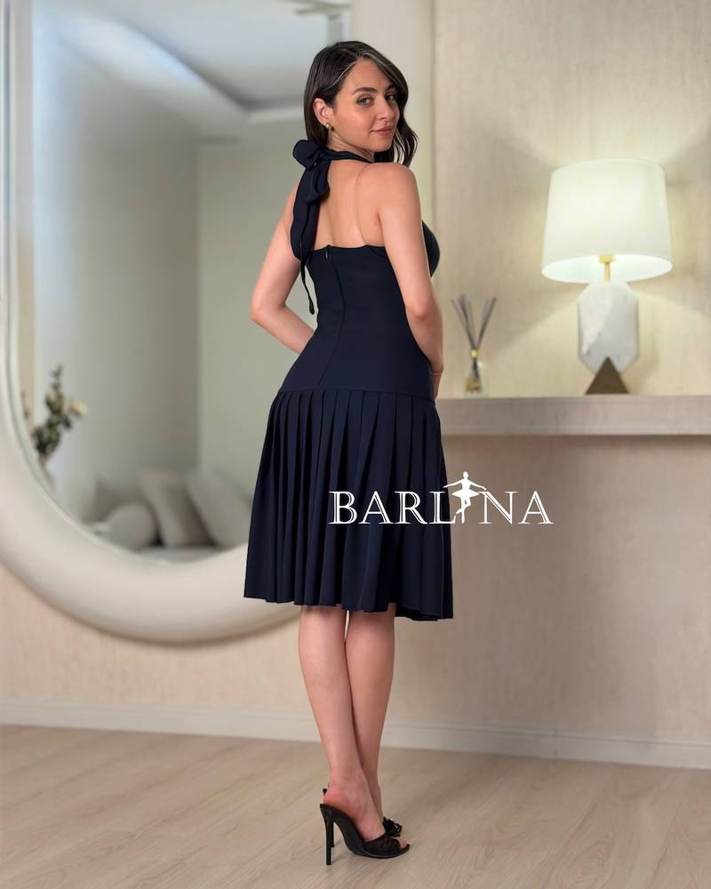 Elegant short dress with an open back