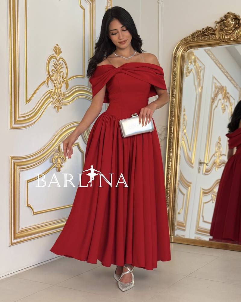 Off-shoulder long dress with a classic design