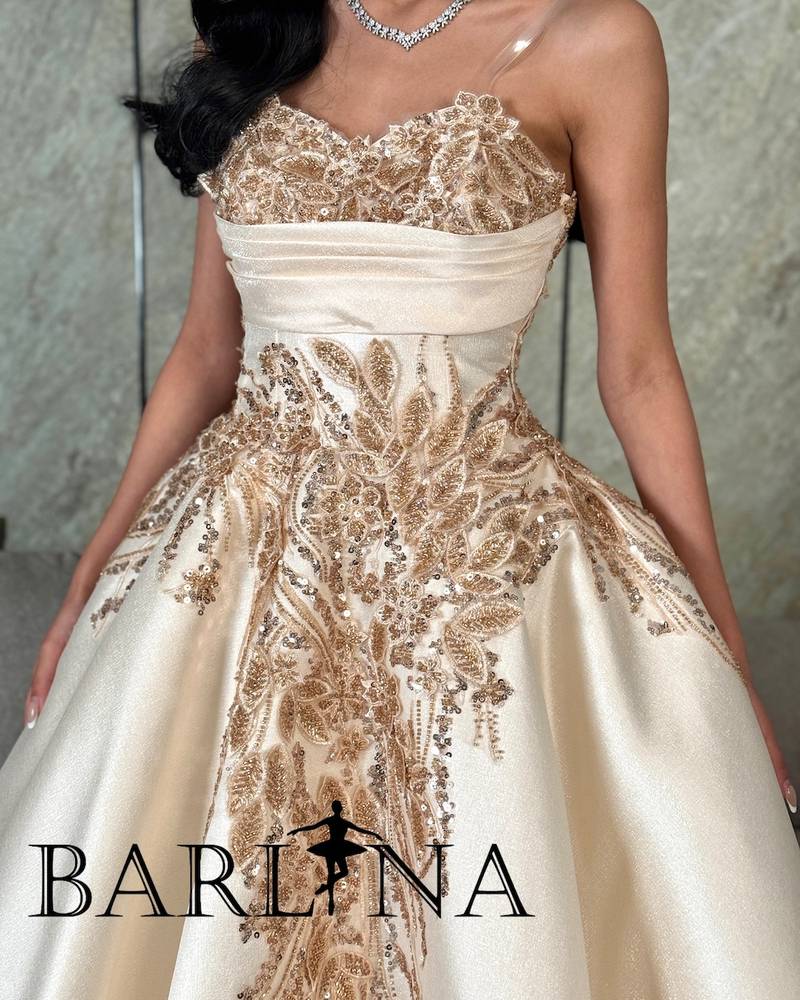 Creamy loose evening dress with luxurious embroidery