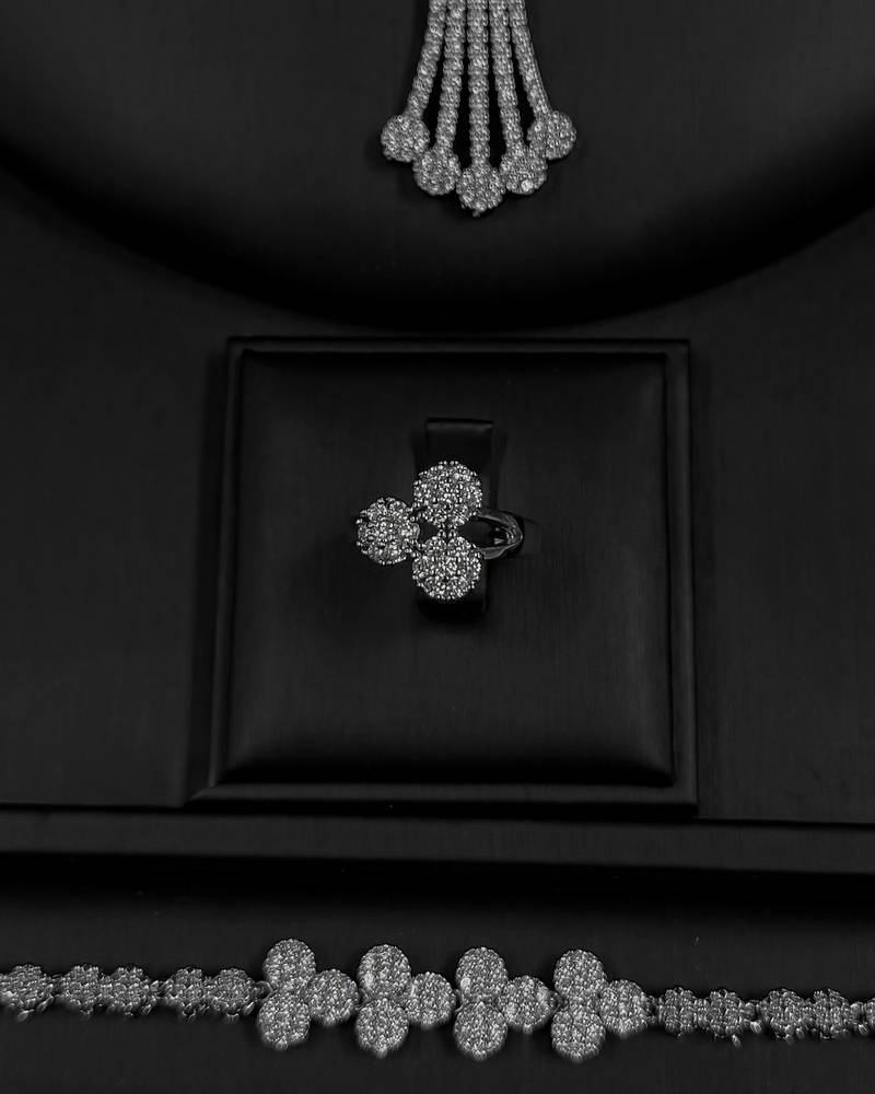 Elegant accessory set with a circular design