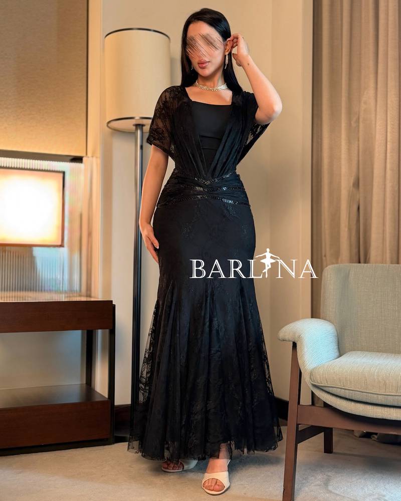 Black lace dress with an elegant cut