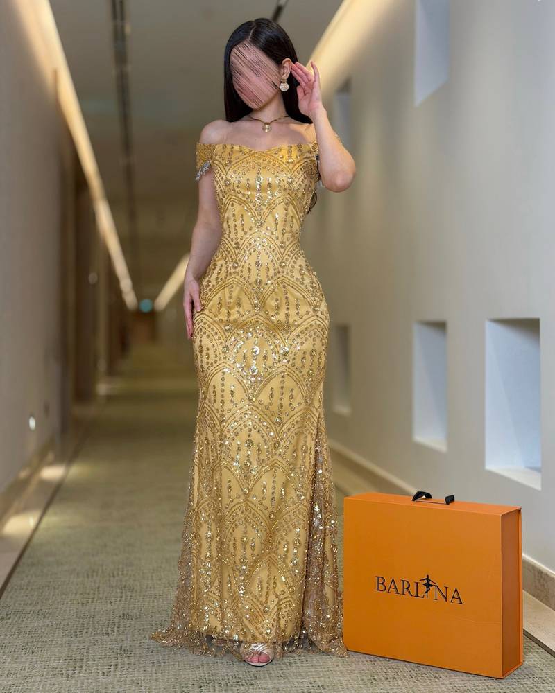 Luxurious gold evening dress with shimmering embroidery