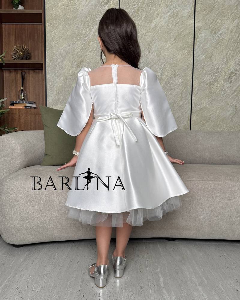 Girls' white dress with wide sleeves