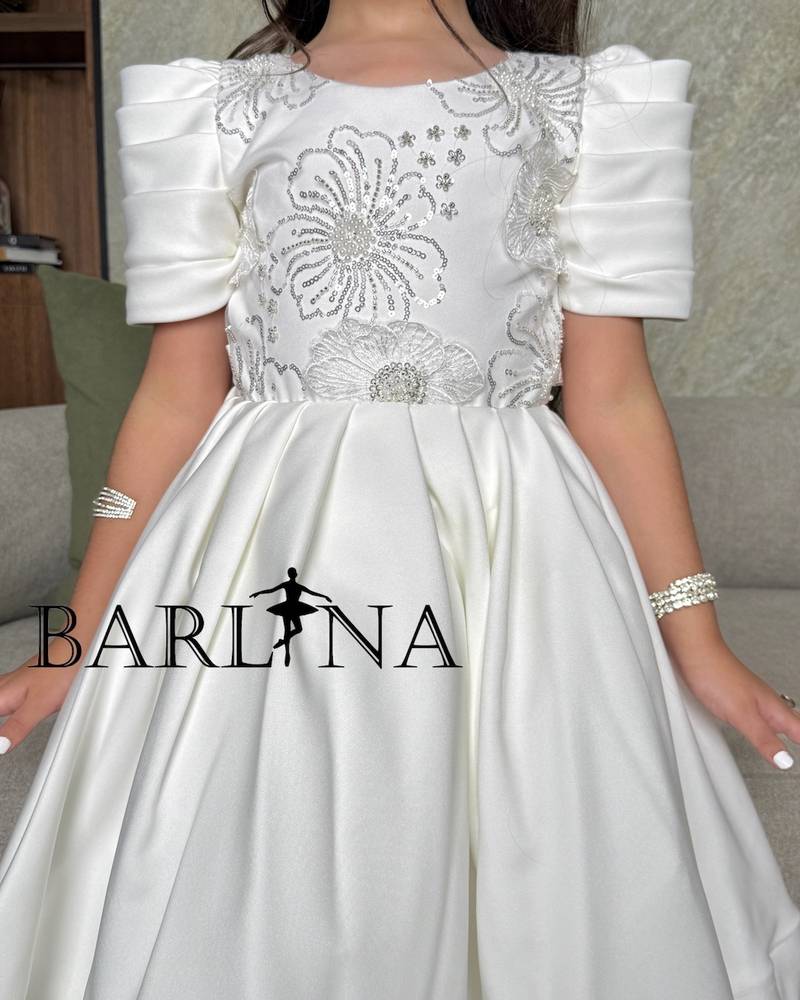 Girls white dress with short sleeves and embroidery