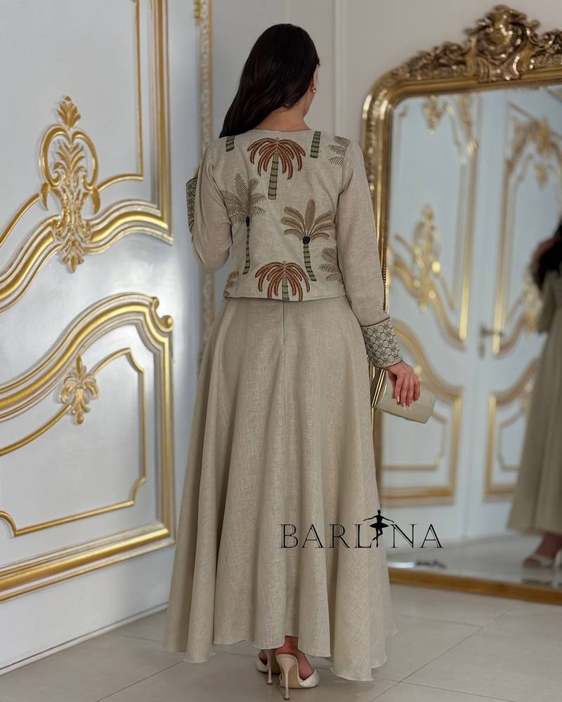 Beige dress with a jacket embroidered with palm trees