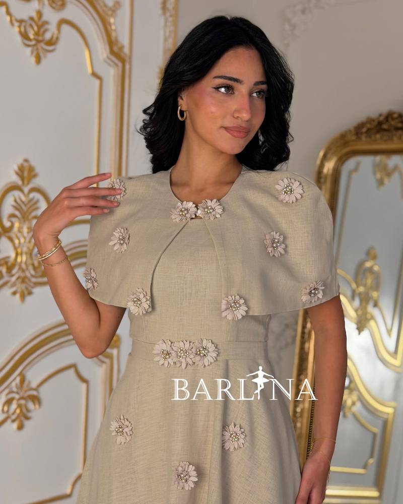 Beige midi dress with a soft cut and prominent roses