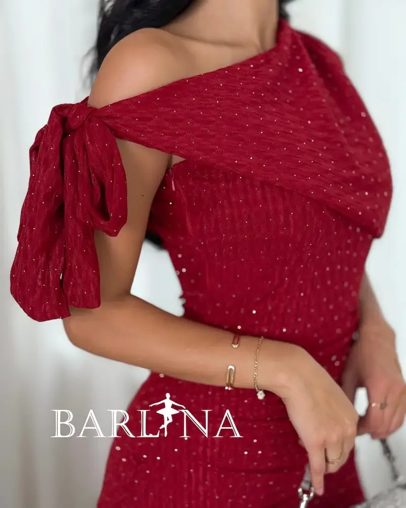 One-shoulder dress with a side knot on the shoulder
