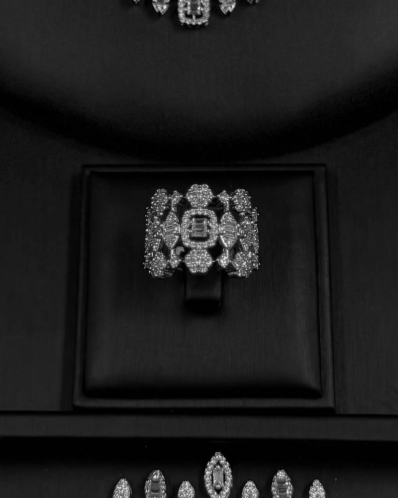 Elegant royal accessory set