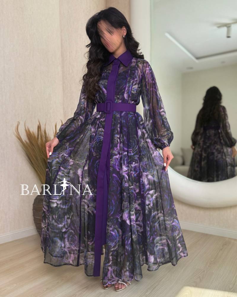 Long dress with a floral print in shades of purple