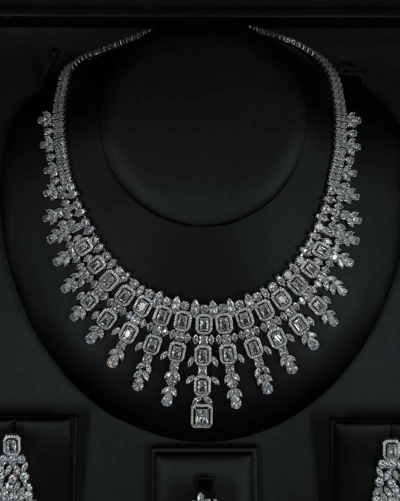 Silver accessory set with elegant geometric details