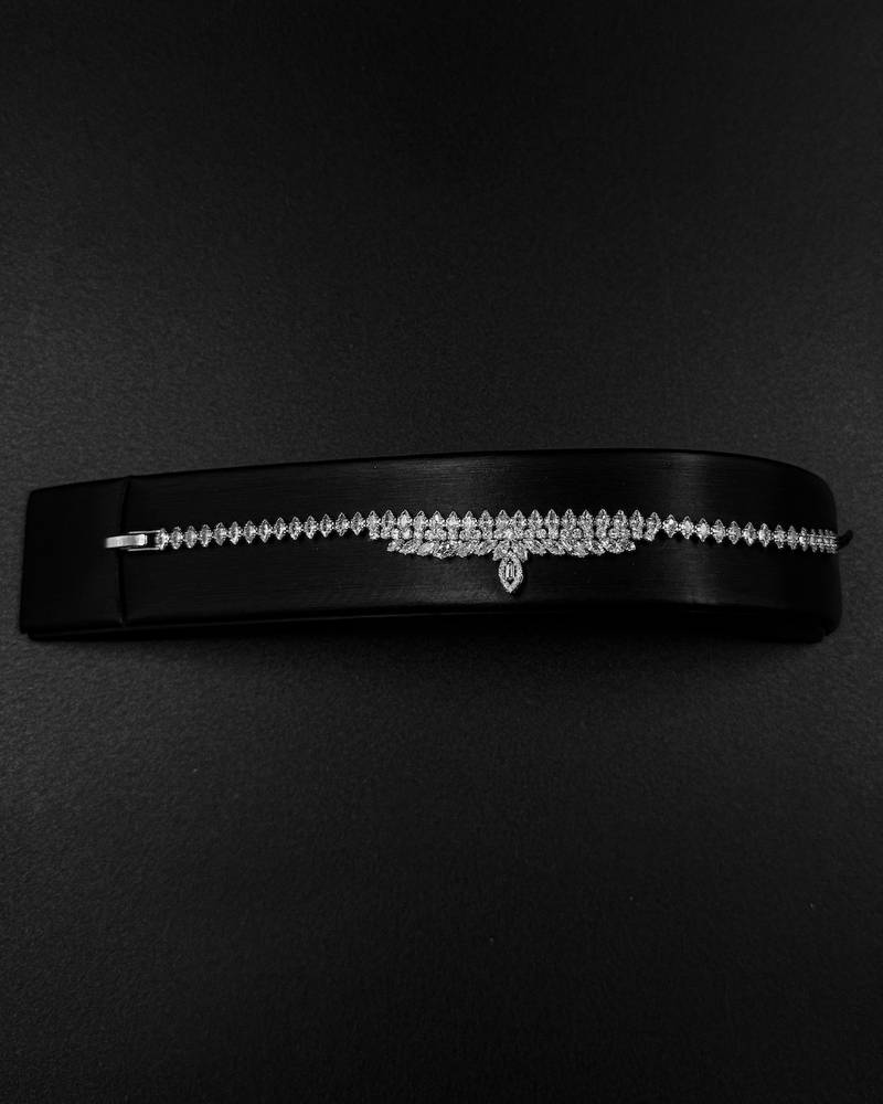 Accessory set with leaf details