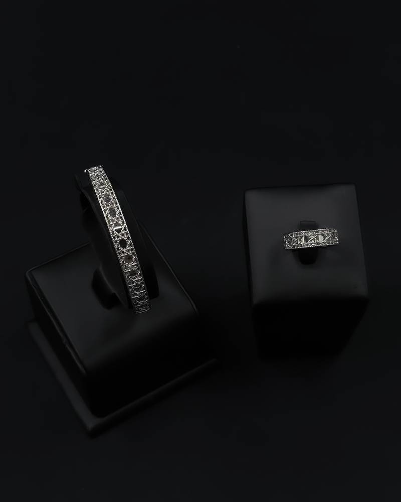 Bracelet and ring set with elegant and modern designs